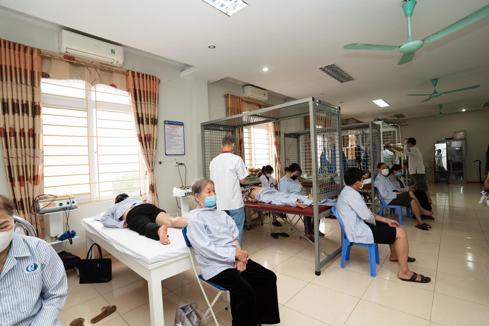 Một ngày khám chữa bệnh tại Bệnh viện Y dược cổ truyền và phục hồi chức năng Tỉnh Phú Thọ