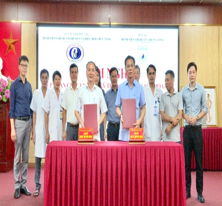 Hai bên tiếp nhận, chuyển giao kỹ thuật và Báo cáo khoa học “Điều trị và chăm sóc đau đầu, mất ngủ”, “Điều trị và chăm sóc liệt do tai biến mạch máu não”